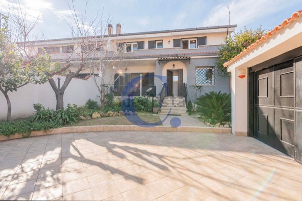 casa indipendente in vendita a Roma in zona Infernetto