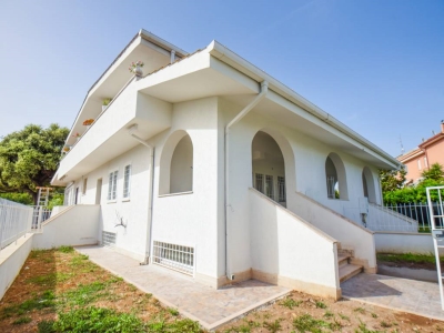 casa indipendente in vendita a Roma in zona Ostiense