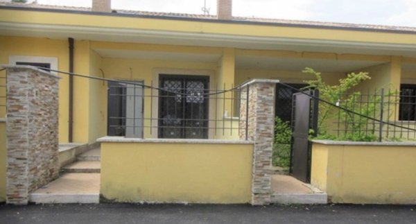 casa indipendente in vendita a Roma