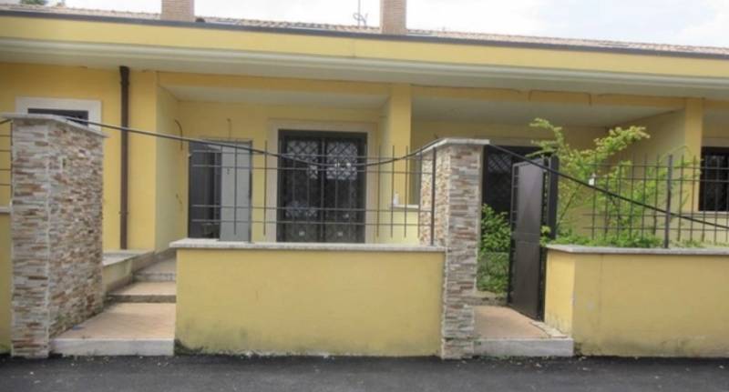 casa indipendente in vendita a Roma