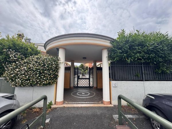 casa indipendente in vendita a Roma in zona Borghesiana