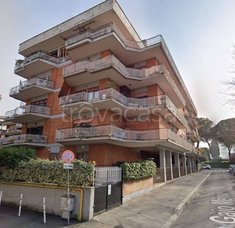 appartamento in vendita a Roma in zona Appio Claudio