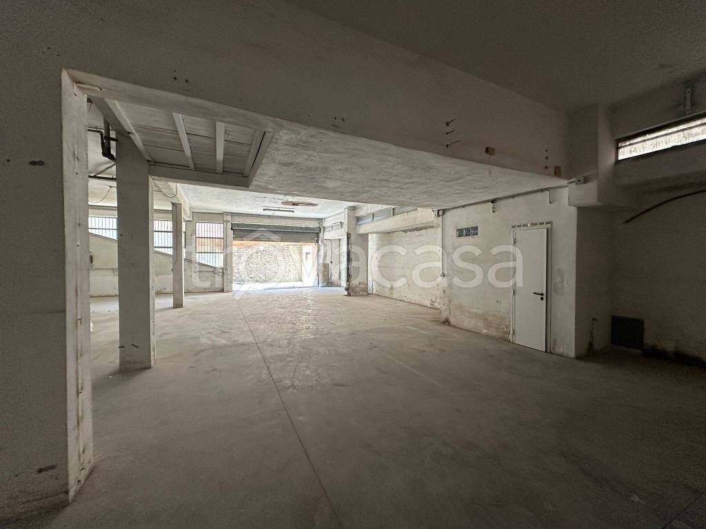 locale commerciale in vendita a Roma