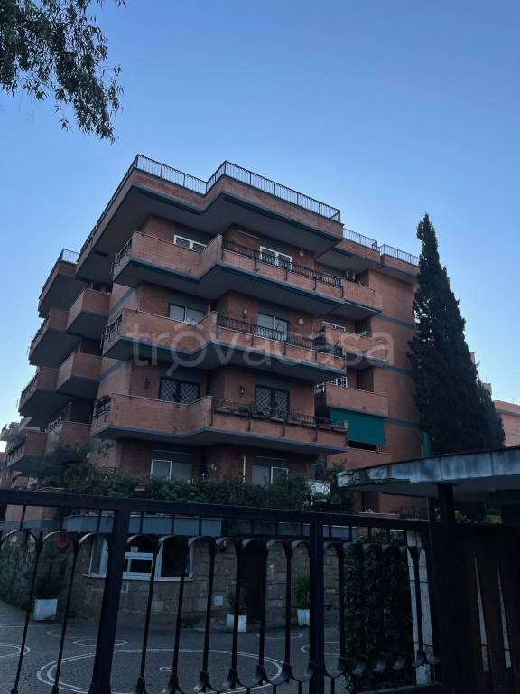 appartamento in vendita a Roma in zona Giuliano Dalmata