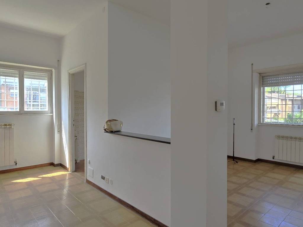 appartamento in vendita a Roma in zona Axa