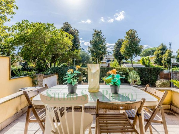 casa indipendente in vendita a Roma in zona Casal Monastero