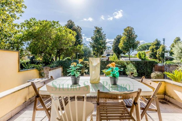 casa indipendente in vendita a Roma in zona Casal Monastero