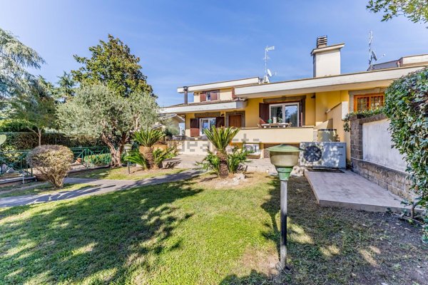 casa indipendente in vendita a Roma in zona Casal Monastero