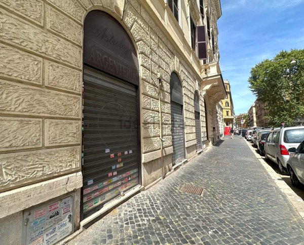locale commerciale in vendita a Roma in zona Rione Prati