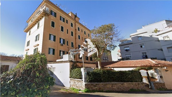 locale di sgombero in vendita a Roma in zona Appio Claudio