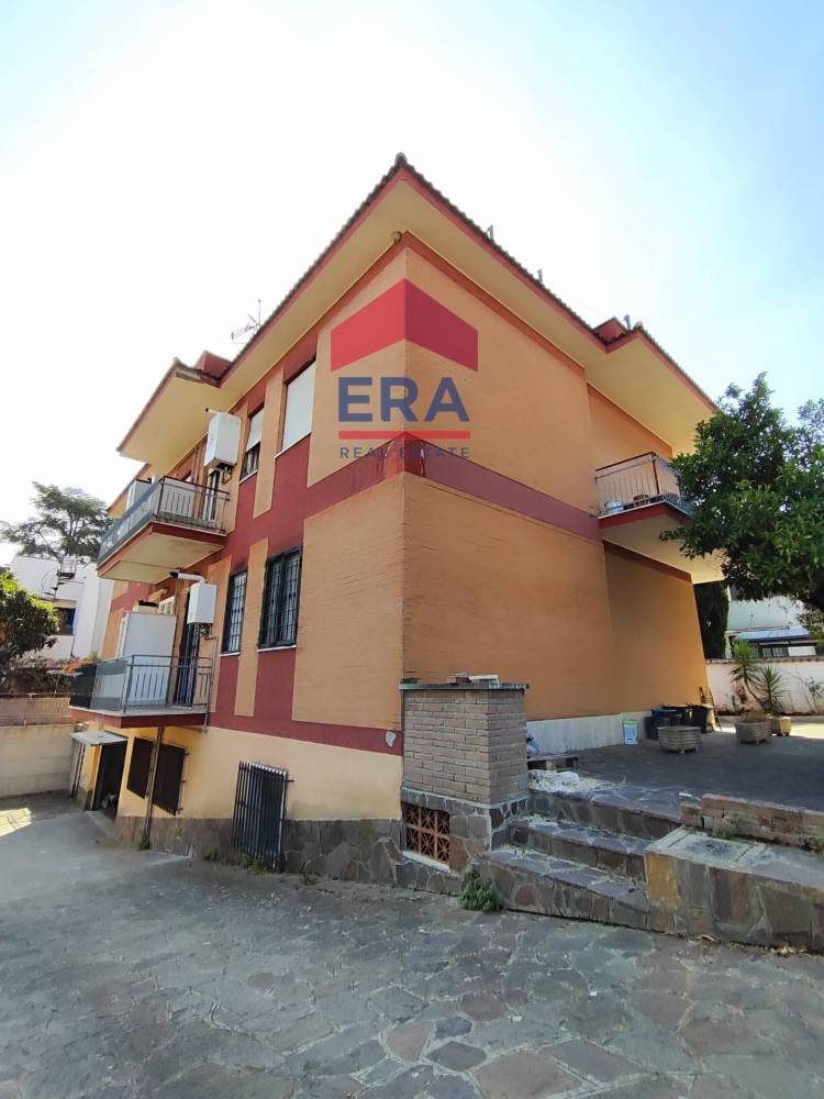 appartamento in vendita a Roma in zona Acilia