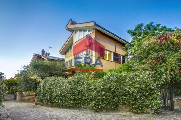 casa indipendente in vendita a Roma in zona Axa