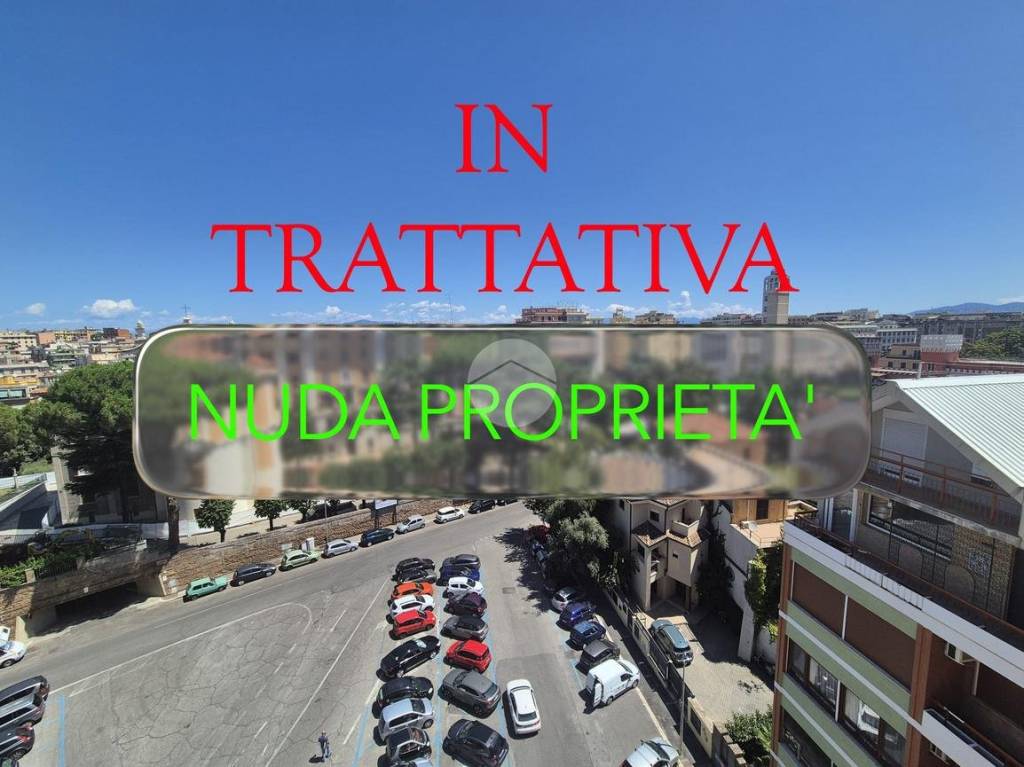 appartamento in vendita a Roma in zona Tuscolano