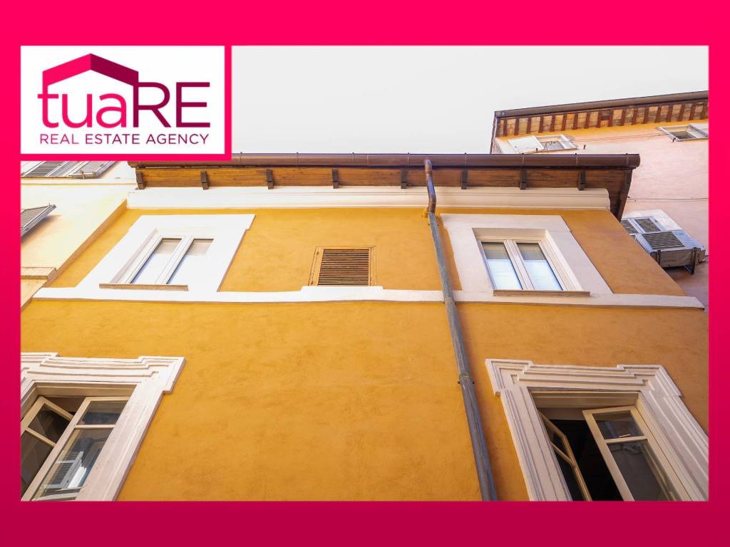 appartamento in vendita a Roma in zona Parione/Sant'Eustachio