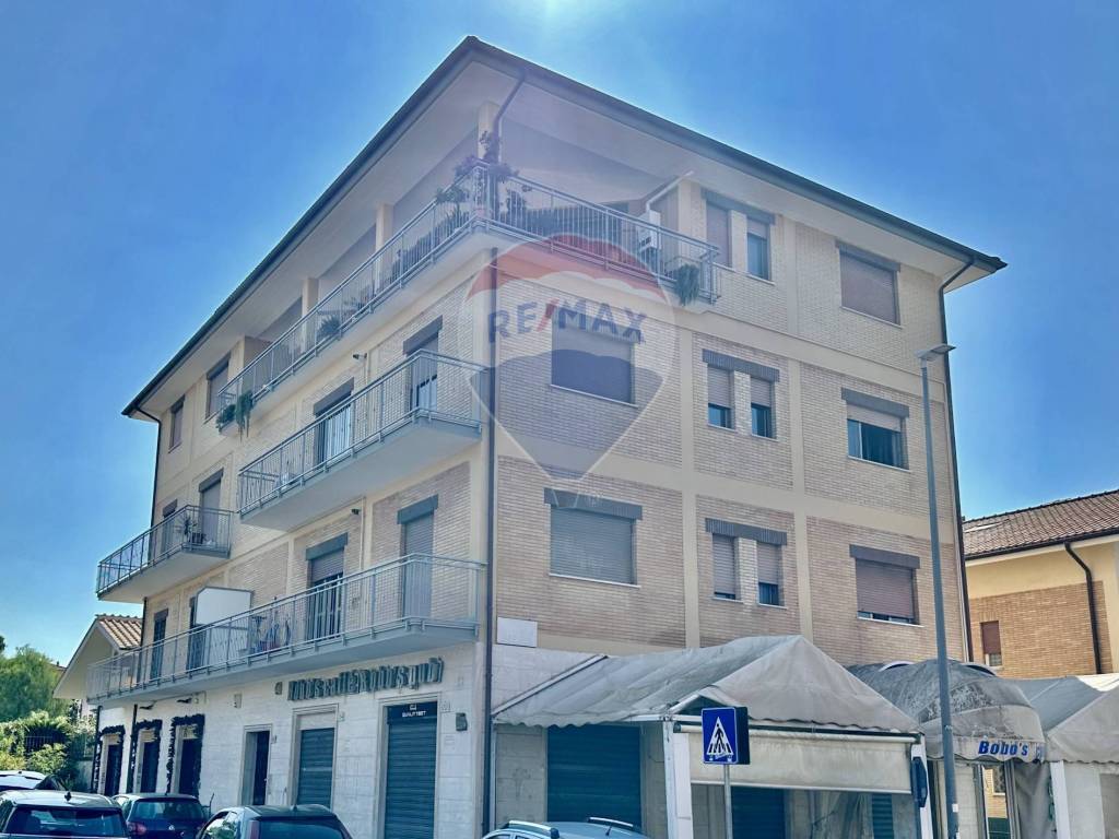 appartamento in vendita a Roma in zona Pantan Monastero