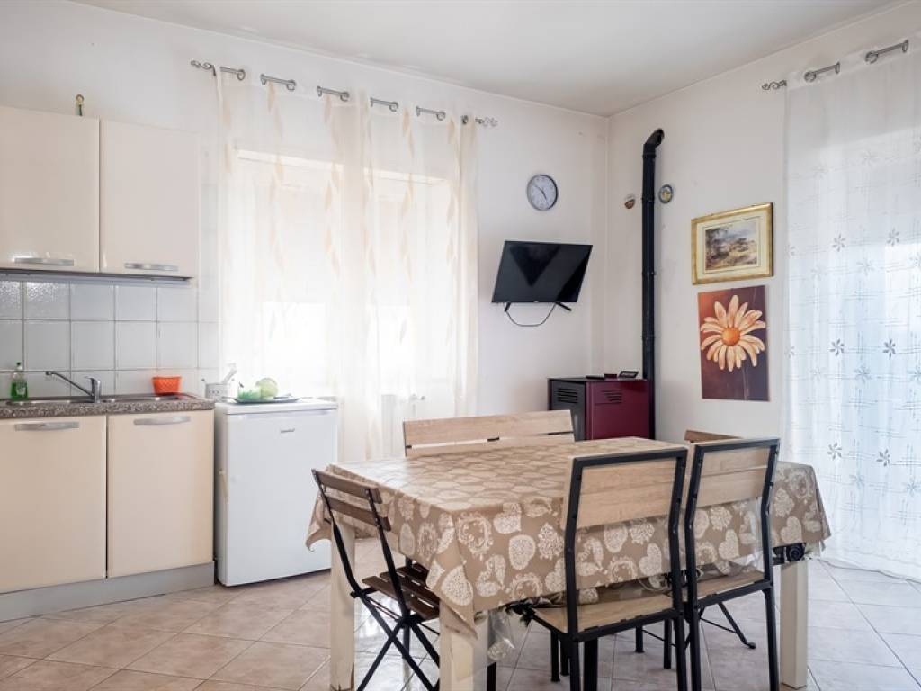 appartamento in vendita a Roma in zona Giardini di Corcolle