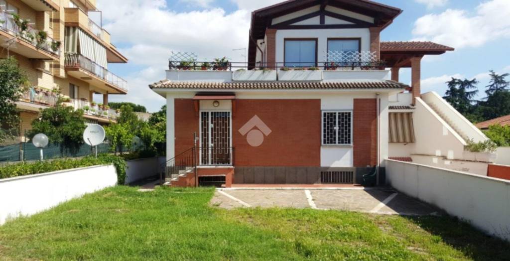 locale di sgombero in vendita a Roma in zona Finocchio