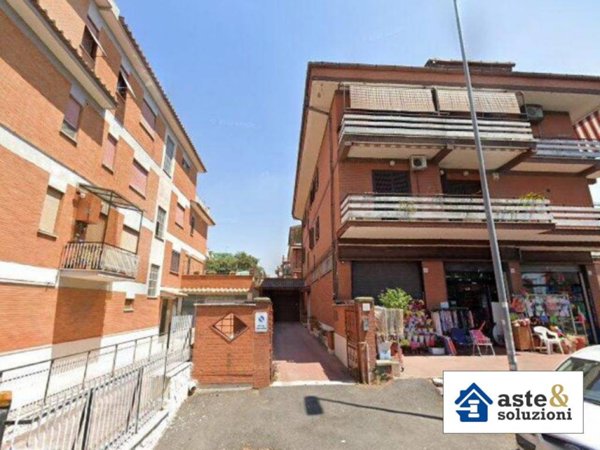 appartamento in vendita a Roma in zona Colle Prenestino