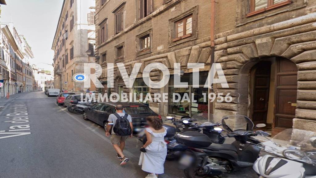 negozio in vendita a Roma in zona Rione di Ponte