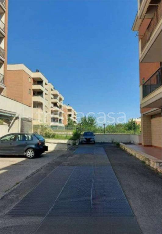 appartamento in vendita a Roma in zona Ponte di Nona