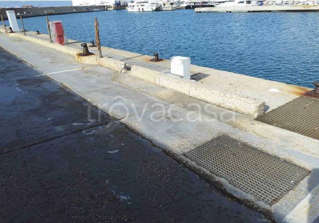 negozio in vendita a Roma in zona Ostia