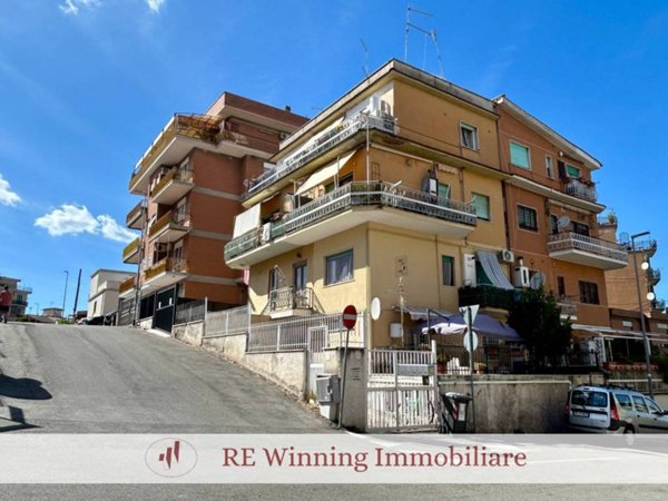 appartamento in vendita a Roma in zona Colle Prenestino