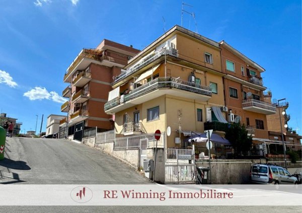 appartamento in vendita a Roma in zona Colle Prenestino
