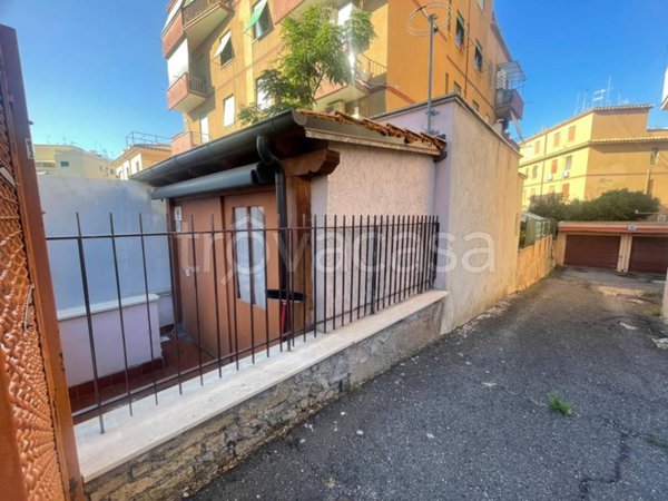 negozio in vendita a Roma in zona Primavalle