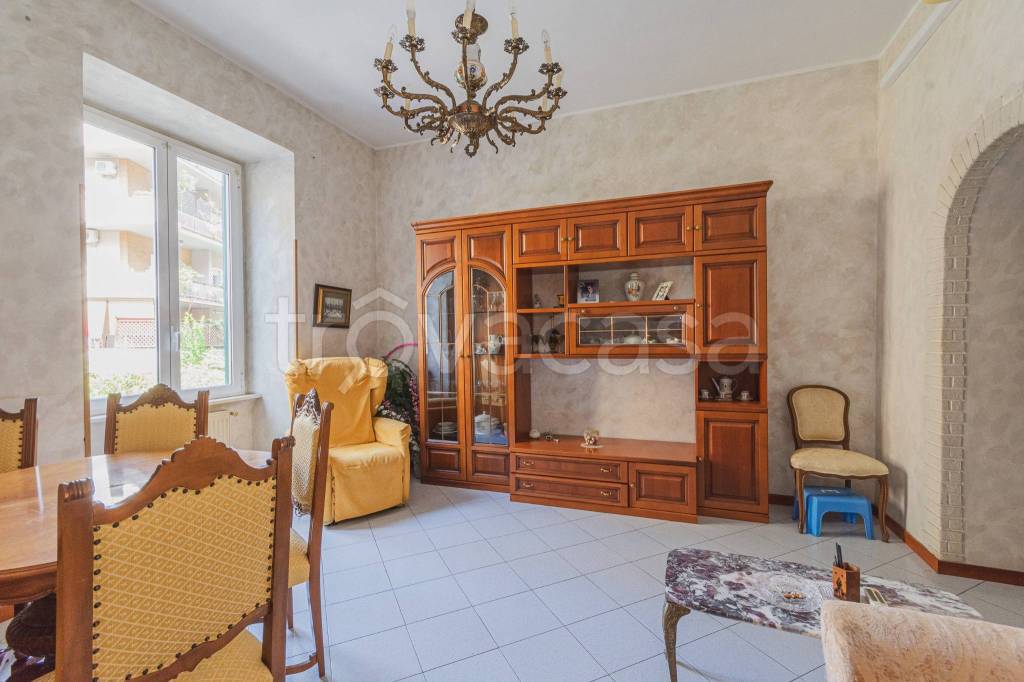 appartamento in vendita a Roma in zona Appio Latino