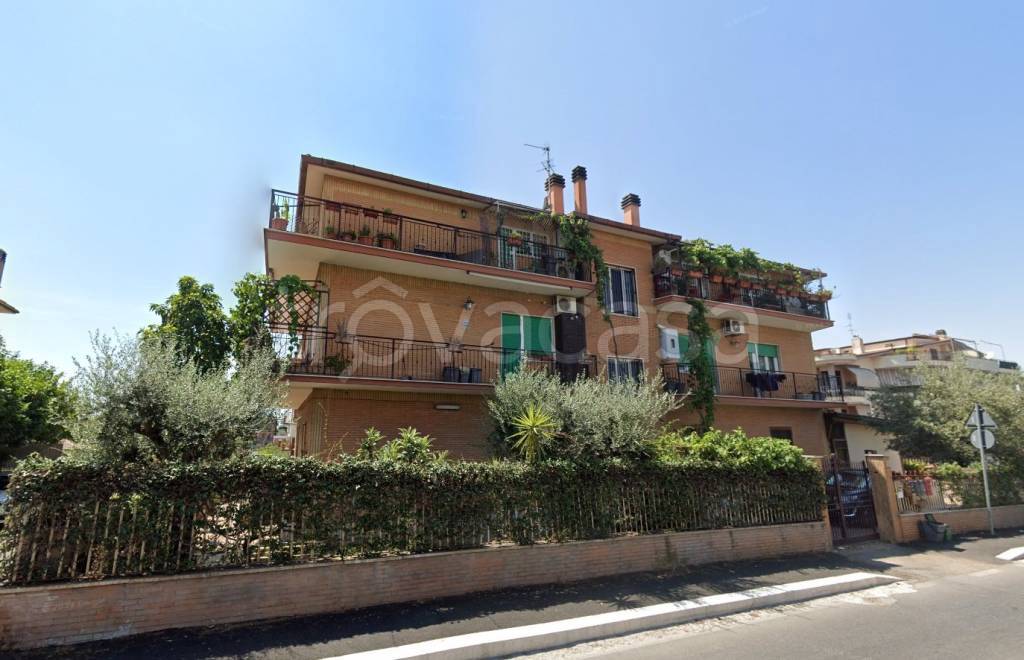 appartamento in vendita a Roma in zona Finocchio