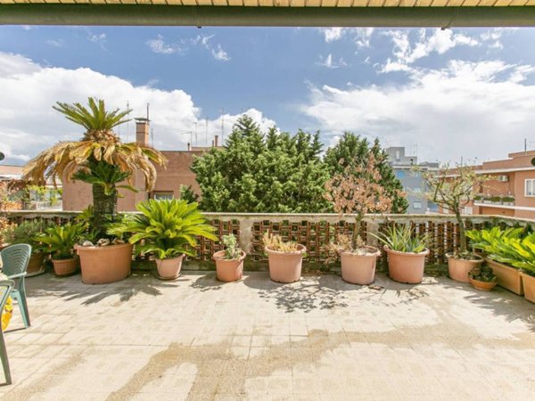 appartamento in vendita a Roma in zona Ardeatino