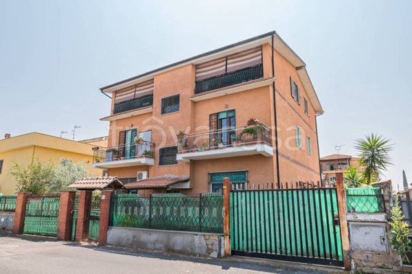 appartamento in vendita a Roma in zona Giardini di Corcolle