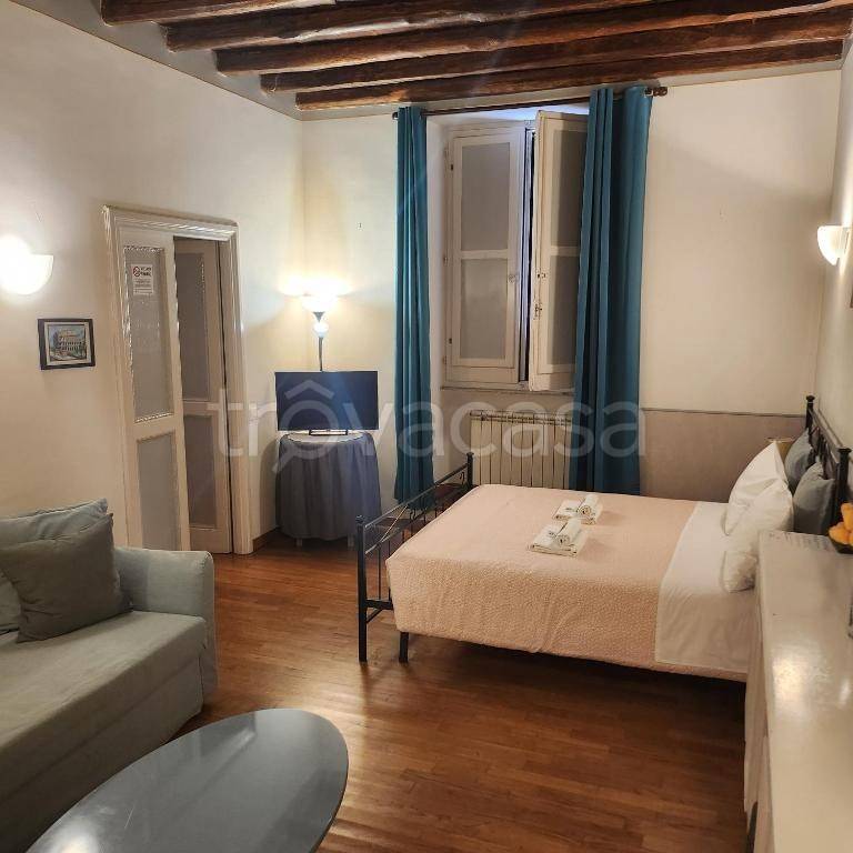 negozio in vendita a Roma in zona Esquilino