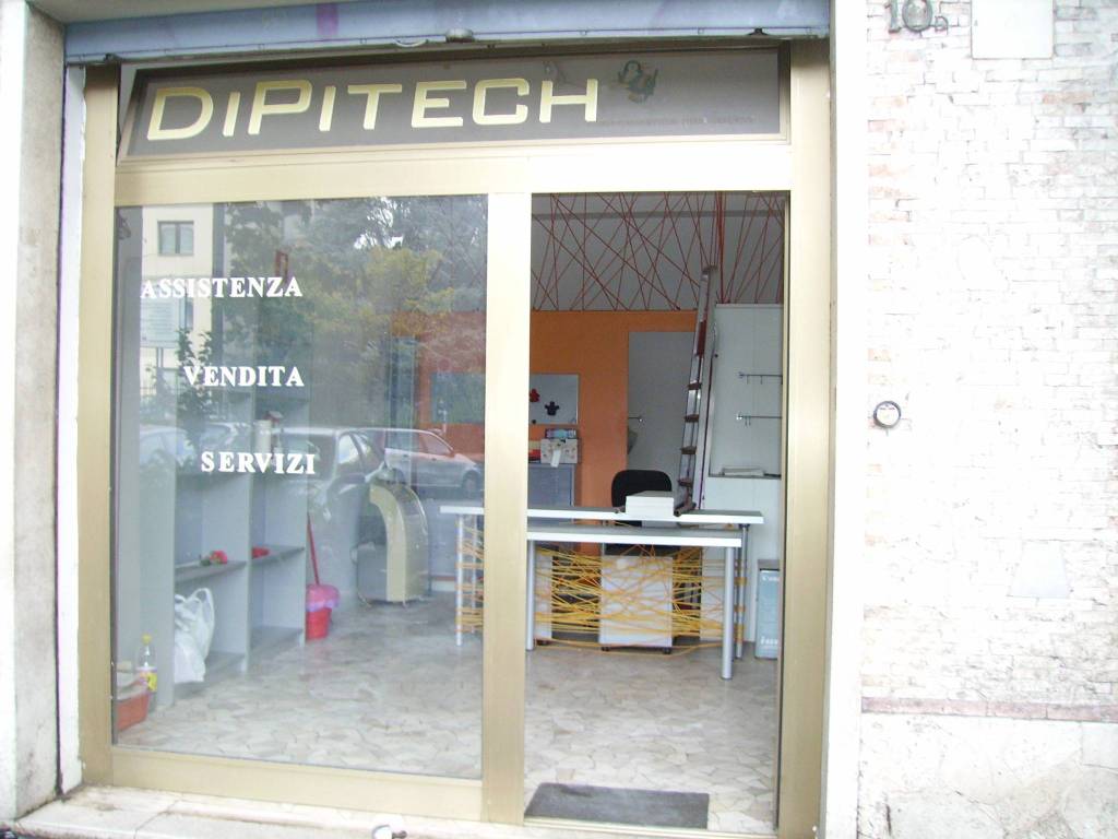 negozio in vendita a Roma in zona Ostiense