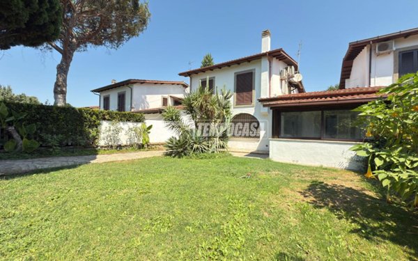 casa indipendente in vendita a Roma in zona Acilia