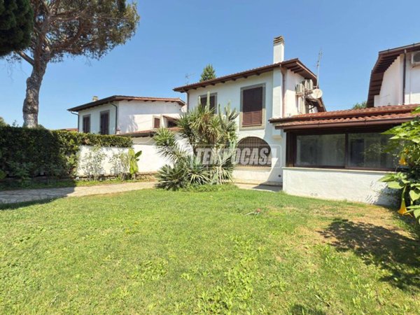 casa indipendente in vendita a Roma in zona Acilia