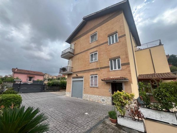 appartamento in vendita a Roma in zona Pantan Monastero
