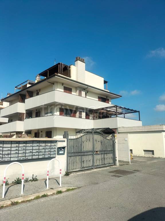 appartamento in vendita a Roma in zona Infernetto