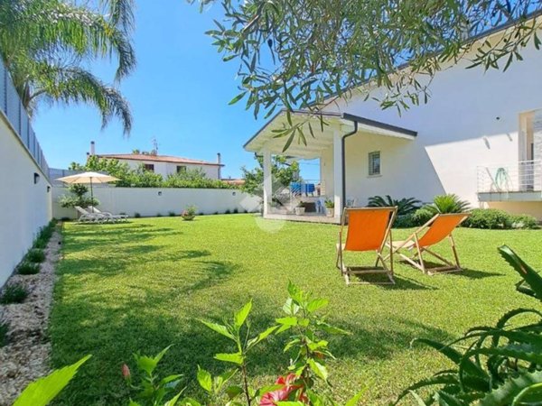 casa indipendente in vendita a Roma in zona Axa