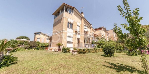 casa indipendente in vendita a Roma in zona Casal Palocco