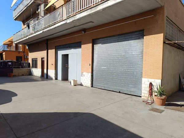 negozio in vendita a Roma in zona Torre Angela