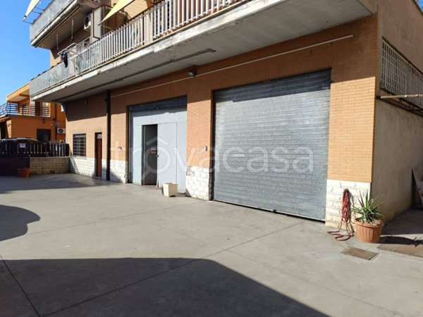 negozio in vendita a Roma in zona Torre Angela