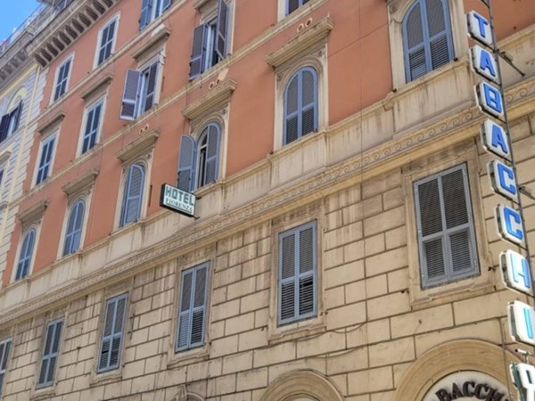 appartamento in vendita a Roma in zona Castro Pretorio