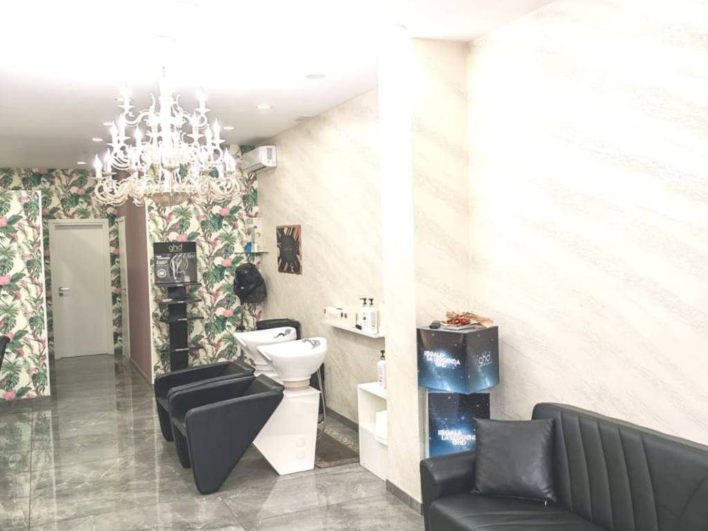 negozio in vendita a Roma in zona Tuscolano
