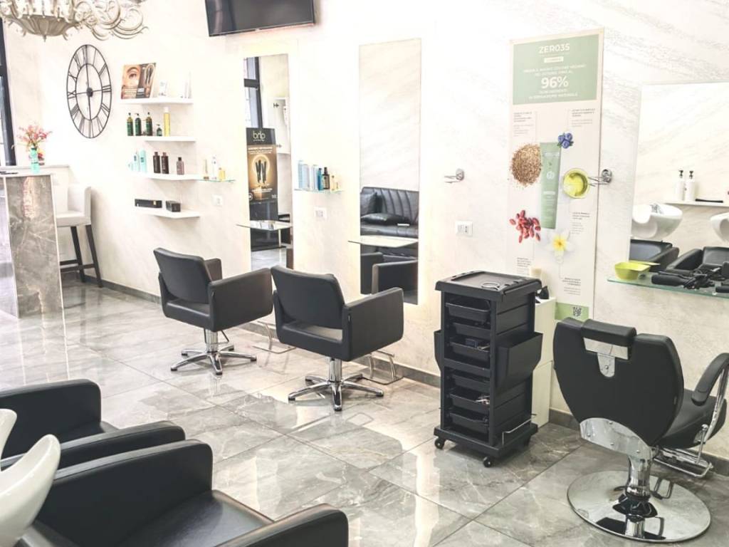 negozio in vendita a Roma in zona Tuscolano