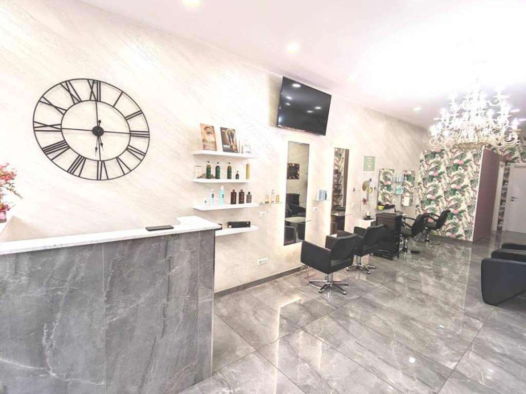 negozio in vendita a Roma in zona Tuscolano