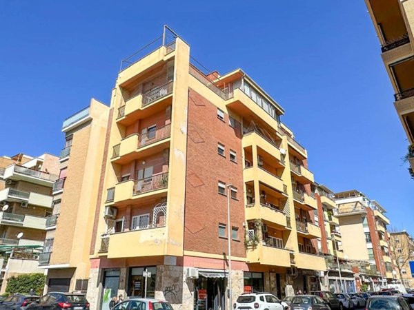 appartamento in vendita a Roma in zona Ostia