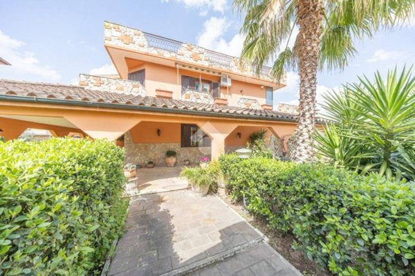 casa indipendente in vendita a Roma in zona Case Rosse