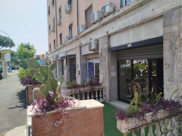 negozio in affitto a Roma in zona Appio Latino