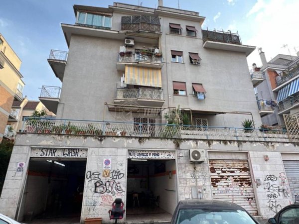 negozio in vendita a Roma in zona Prenestino-Centocelle